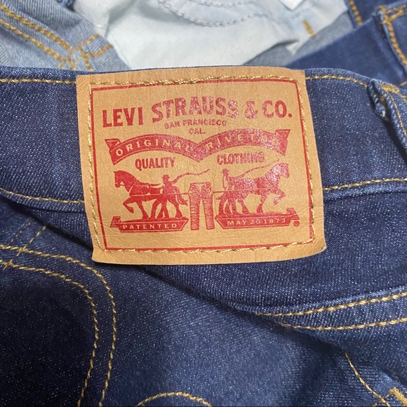 Levi’s Strauss & CO. Blue Stretchy Blue Jeans - Picture 3 of 7